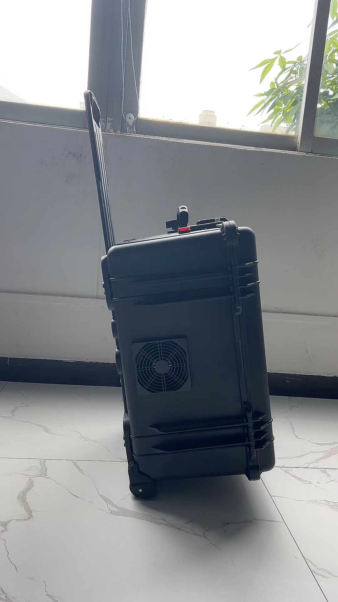 荷塘手拉箱型移动通信干扰器